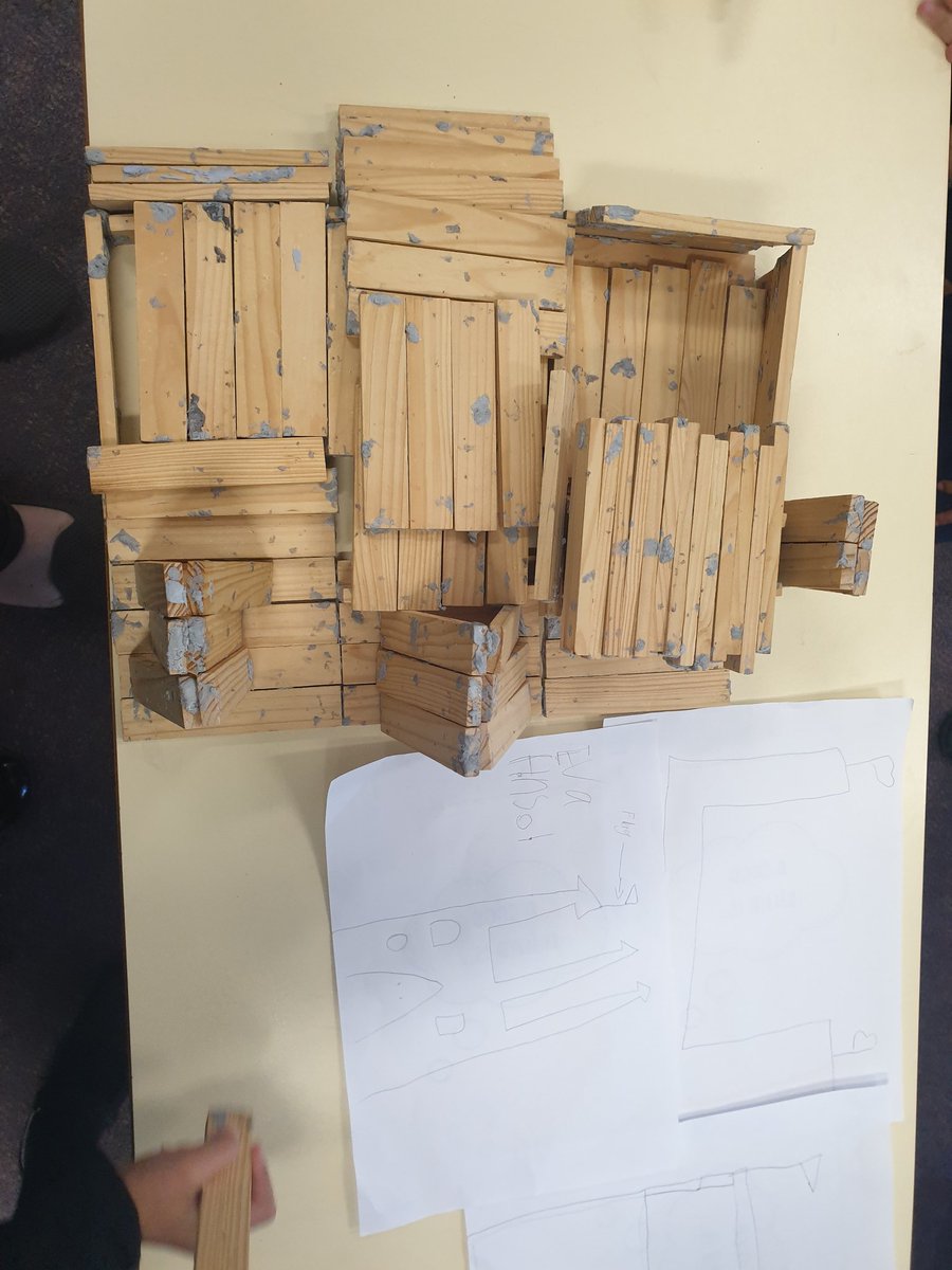 miSs_p0's tweet image. Mini #STEM challenge in 1W learning centres: to design and build a castle. Our #LISC is focusing on co-operation and communication to build our skills for group based work.
This group were all constantly communicating and making sure they each had a task to complete their castle.