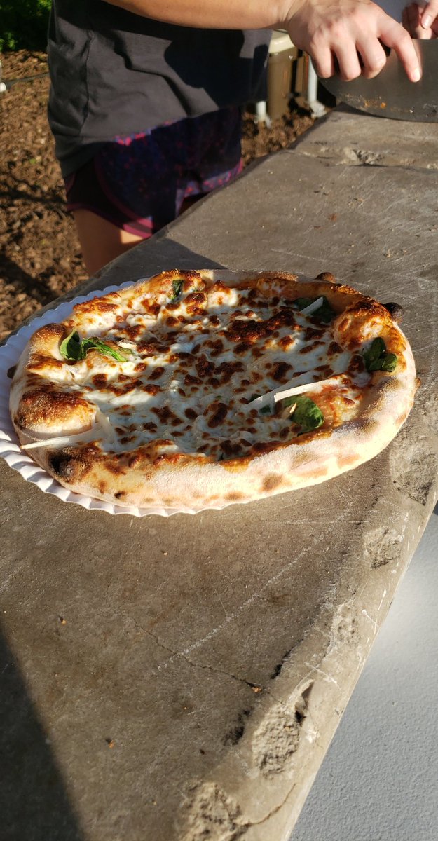 olu77's tweet photo. Ozark Farmer's Market at Finley Farms in Ozark is so much fun Thursday nights! The pizza was delicious, not to mention the desserts. Omg! #ozarkmissouri #springfieldeats https://t.co/xRkO1j0SyT