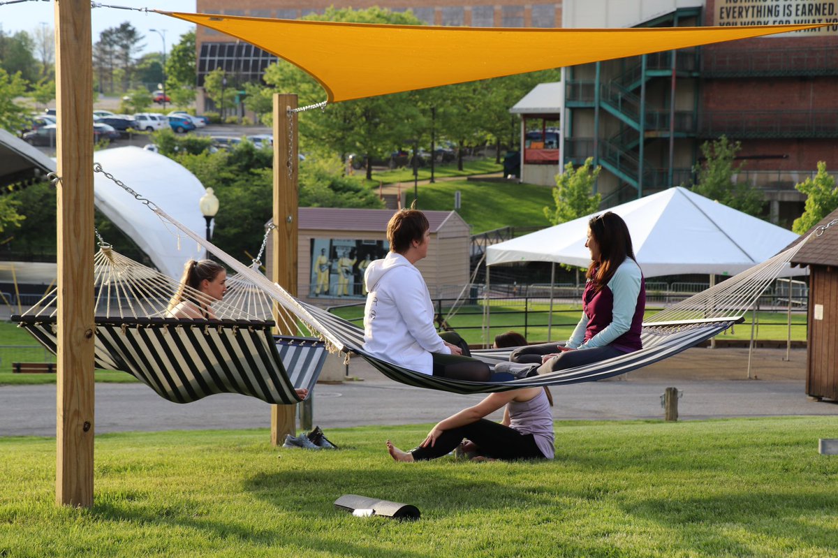 _BronT_'s tweet photo. Good times at Lock Next // #3rdThursdayAkron #akron #knightcities #publicspaces #CivicCommonsUS https://t.co/NqKzrYQqSx