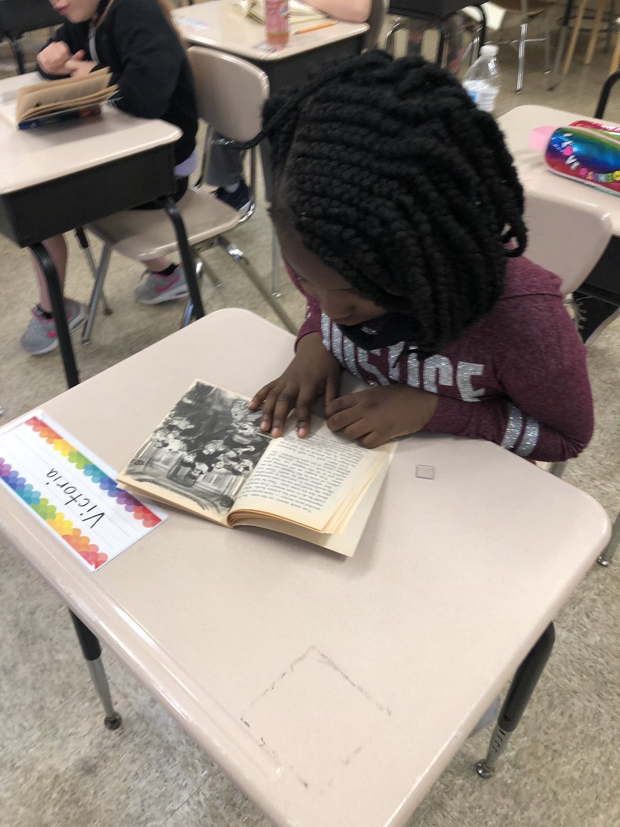 sara_kern2's tweet photo. Check out these focused and excited readers! #staminareading #independentreading #marsstars https://t.co/H0PT8QNxUs