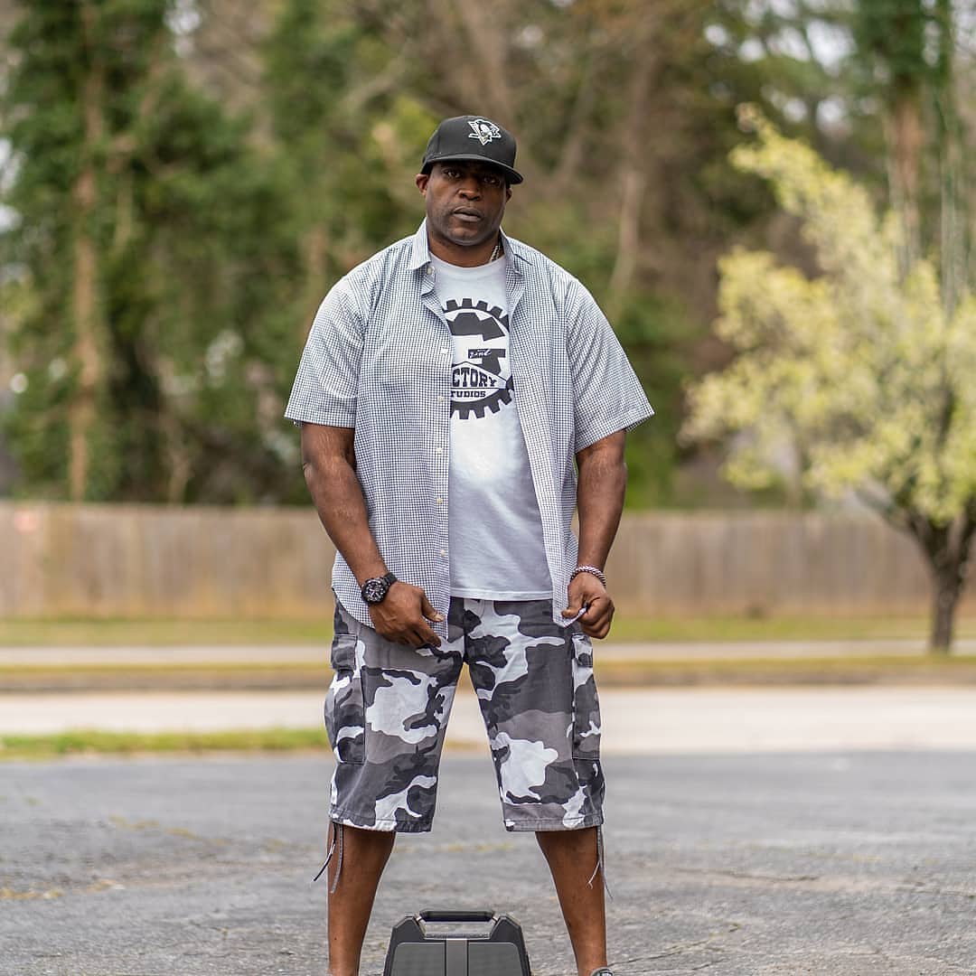 grindfactoryatl's tweet photo. #regram from da #Boss @KTEK29 || Lately I been feeling myself...
#KTEK #TBTL #BossNLegend #PitBoss #GrindFactoryATL https://t.co/xDdyG1lRyC #camo #speaker #city #music #producer #artist #audioengineer #carpenter #technician https://t.co/ynqsEtQFDu