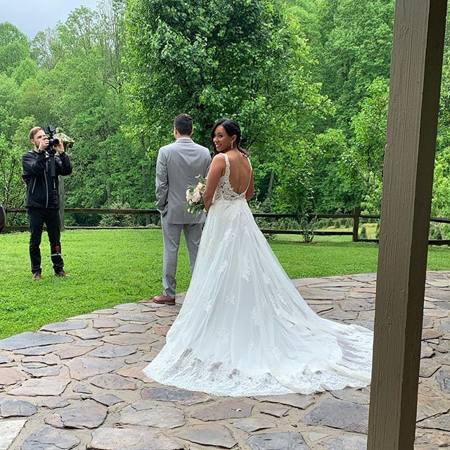 SFarmstead's tweet photo. Waiting for the perfect moment for a first look! Make sure you have an amazing vendor team to make it happen! We loved seeing how @sevenfootfilms and @scweddingphotographer worked together to make this first look special ๐#firstlook #ncweddingvenue #weddingphotography #weโฆ https://t.co/l2Nd88JW2r