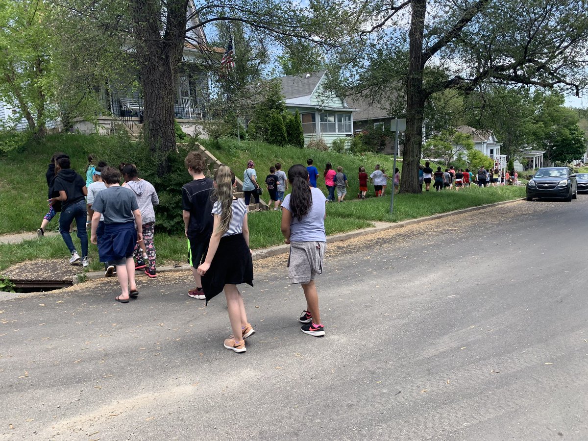 apayneteacher's tweet photo. Had the BEST time walking to DQ with our 3rd graders and a few 5th grade helpers! Such a beautiful day for an ice cream treat!! 🍦 @LindberghSchool @StJosephSchools https://t.co/uBPjaKlrWz