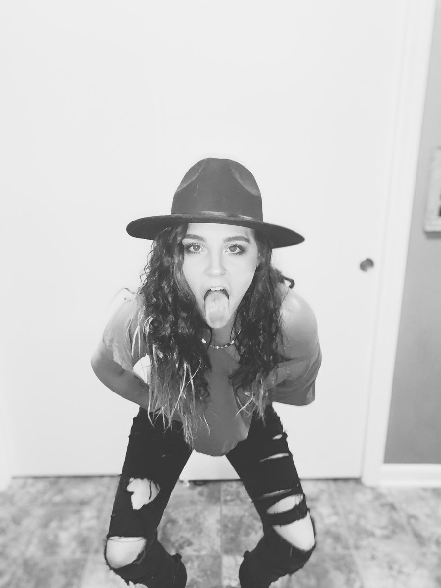 MaierLynn's tweet photo. @mamaswolley Can you tell I like hats? 😂 https://t.co/K4n7NCp3B1