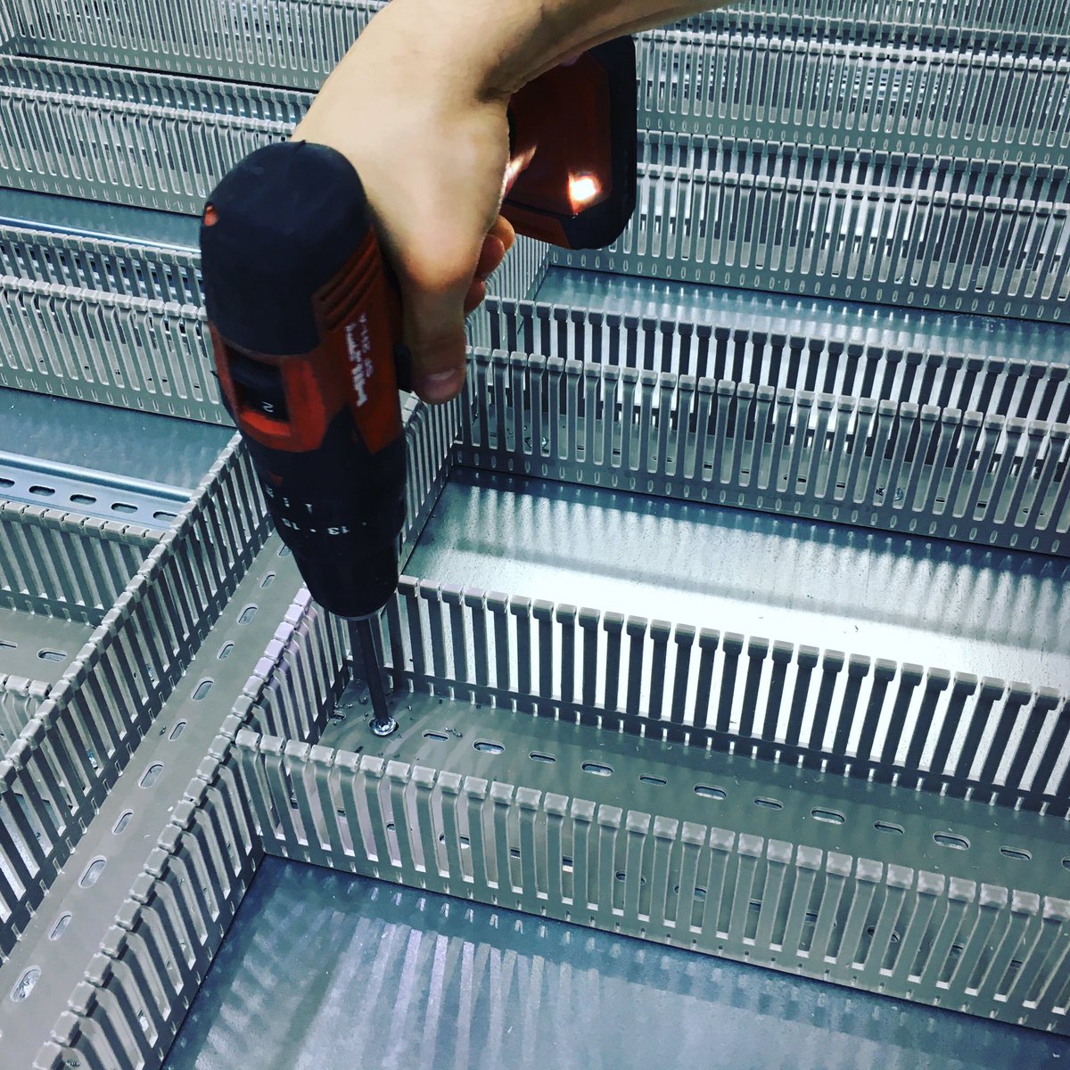 CemAutomatismos's tweet photo. Construcción de cuadro eléctrico. @CemAutomatismos  #cuadroselectricos #electricidad #electricista #automatismos https://t.co/Zx5SA6R4p2