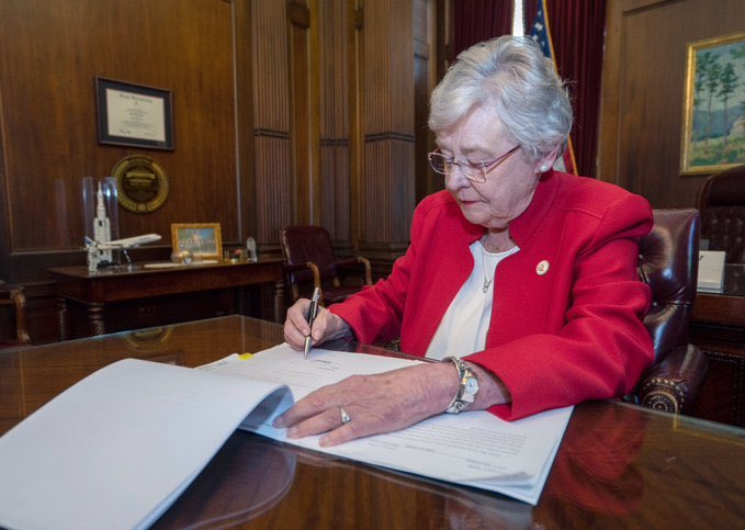 TalbertSwan's tweet photo. How’s this for irony: TONIGHT @GovernorKayIvey will preside over the EXECUTION of Michael Brandon Samra, the 7th execution she’s presided over in 2 yrs.

But, “every life is a sacred gift from God,” right?

I guess she’s sending this gift back to sender.

https://t.co/JFULXoA3tP https://t.co/6P5IbZbF75