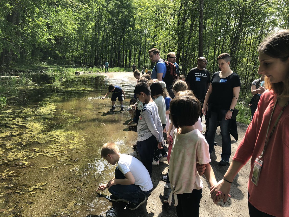 AES_MrsHolmes's tweet photo. Such a fine day for our field trip to Fox Island!  Learning about velcro plants and toad tadpoles in nature’s classroom💚@AESPanthers https://t.co/HcyaN1Q33v