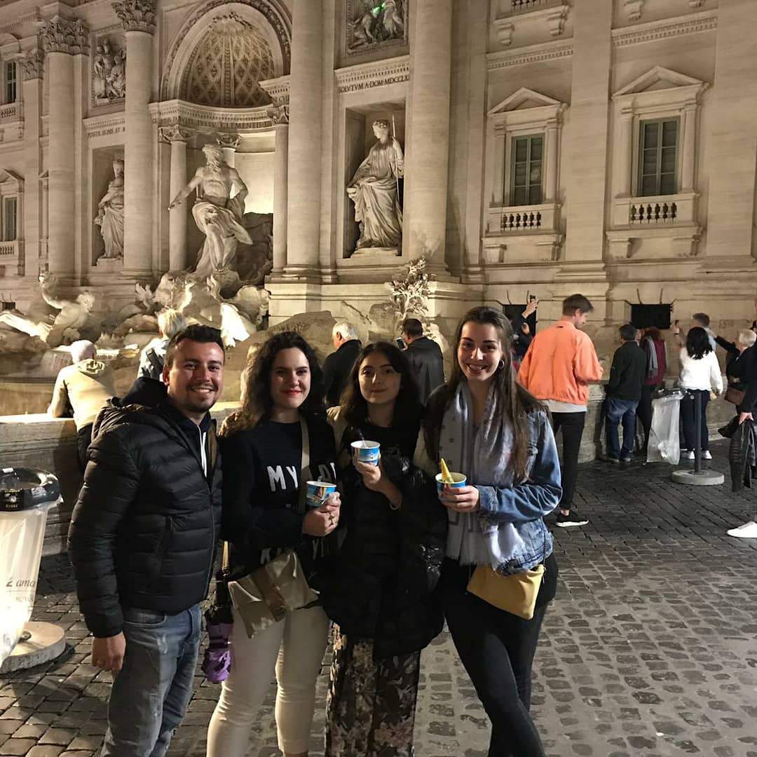 PadreDamianSSCC's tweet photo. Des de Roma us desitgem una bona nit i que gaudiu tant com nosaltres! Seguim visitant la nostra història! #avantiroma #romapd #viatge #cultura #comiat #2nbtxpd https://t.co/6kkVOyh9Mt