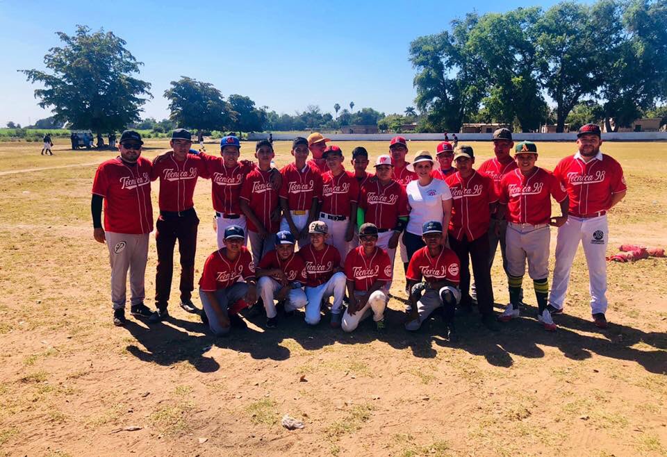 FerRiveraRomo's tweet photo. Empiezan los festejos del #DiaDelEstudiante ‼️ Y que mejor con encuentros deportivos
#ApoyarAlDeporte
#EsCompromiso
#UnoMasUnoSumate🧿
Aguantando el calorcito🥵 https://t.co/EXhLpbf6Rz