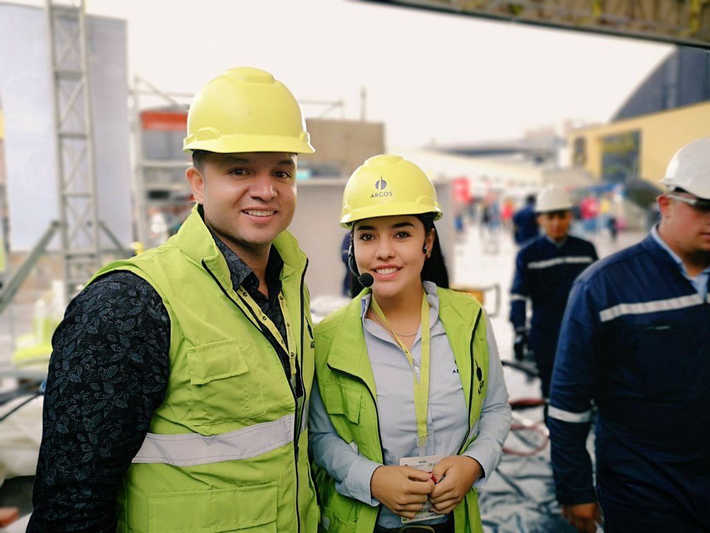 Cementos_Argos's tweet image. Corre a nuestro Facebook y no te pierdas la demostración en vivo de #MorteroSeco: mayor eficiencia para tus obras. #ExpoconstrucciónConArgos