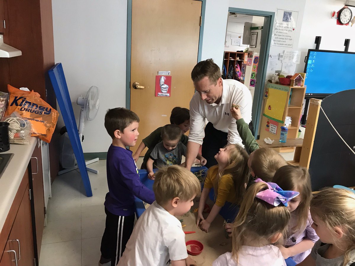 saintadmin's tweet image. Mrs. Bearup’s Pre- K students dug for dinosaur bones today!!  Mr. West joined in proving you’re never too old to long for dinosaurs!  @ACSDghosts @KerrylovesPreK @JustinW39176865 #NextGeneration #edchat #play