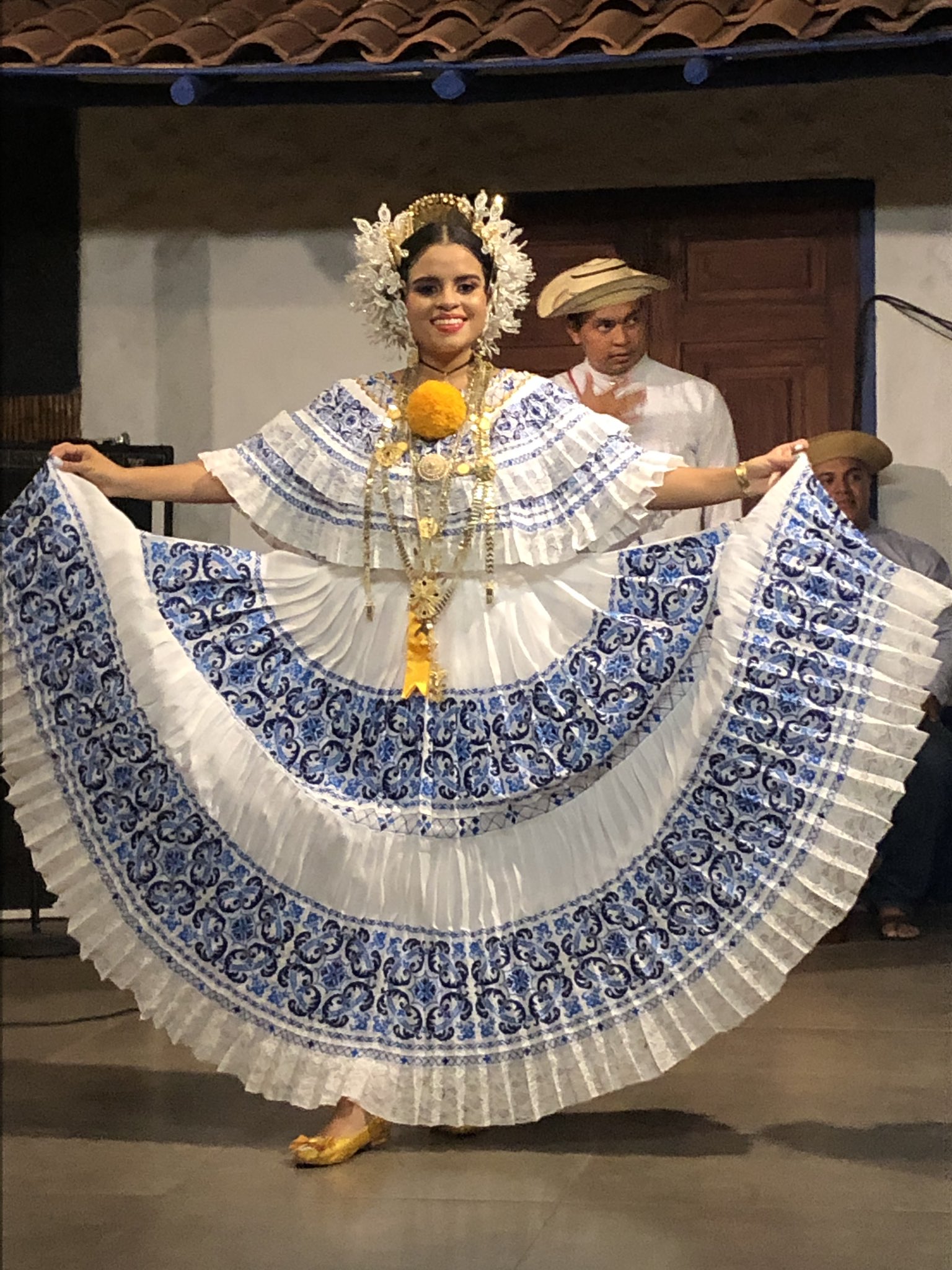 Traje de pollera sale