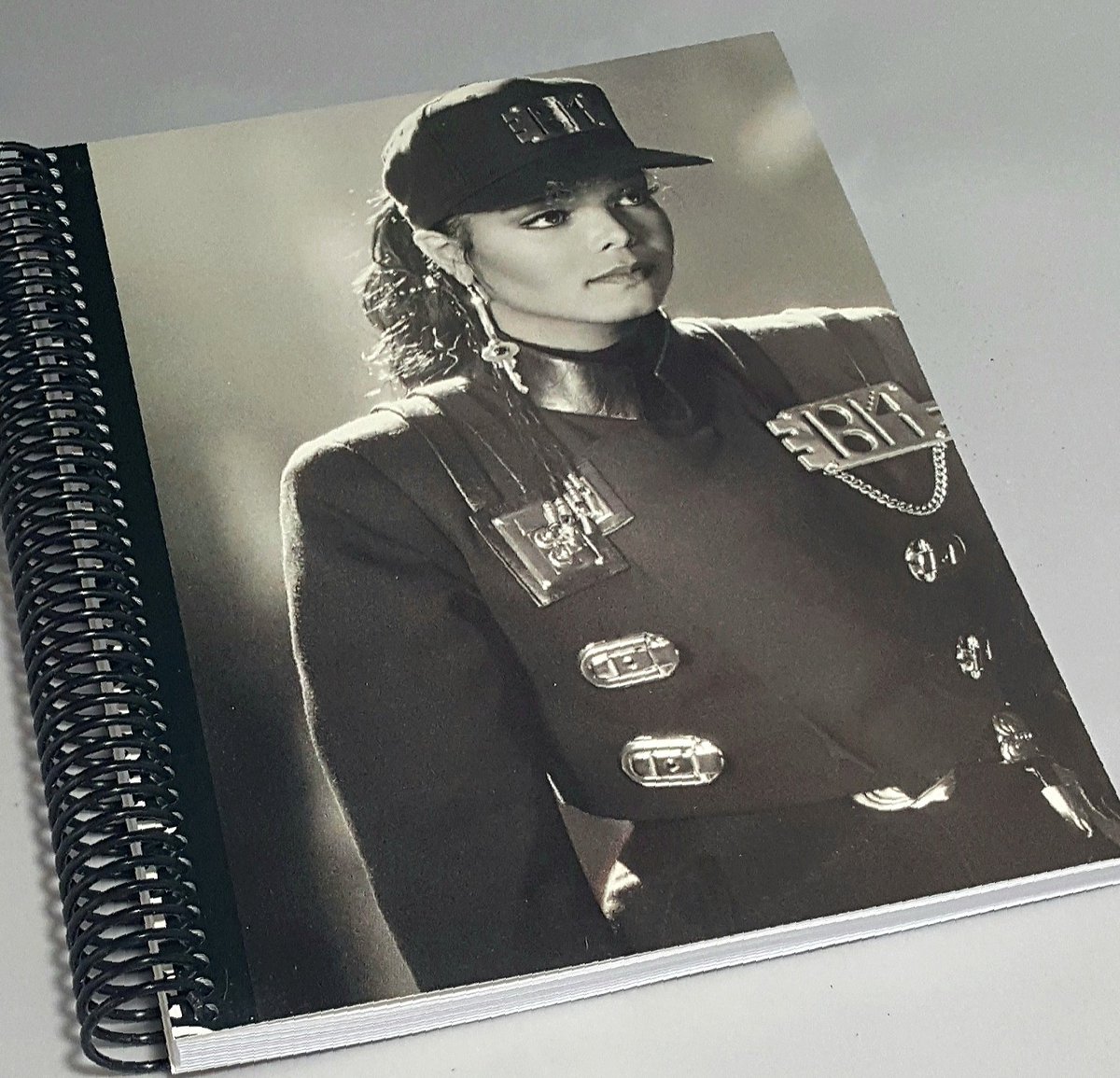 rockethulsey's tweet image. amazon.com/handmade/area5…
#JanetJackson #vintage #NotebookDay #tbt #popculture #TBThursday #art #80sbaby #Handmade #amazon #books #ThursdayThoughts #love #lgbtqtwitter #vinyljunkie