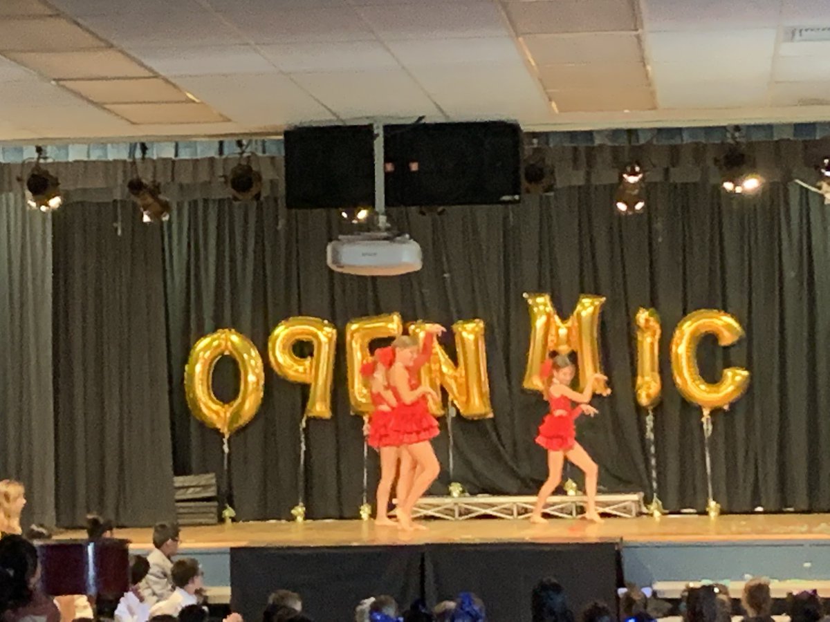 DapplegrayPTA's tweet photo. Great time at our annual Open Mic! Congrats to all the performers! Lots of talent at Dapplegray...#coltsrock @stutzelg https://t.co/RqoRgtc9wO