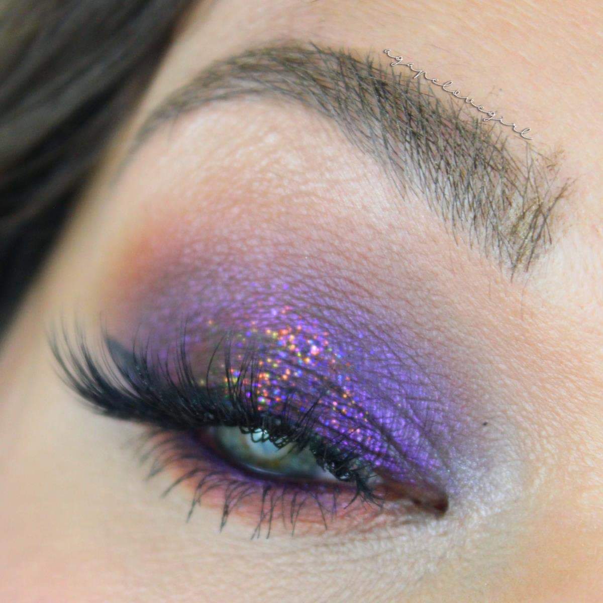 mbacosmetics's tweet photo. We’ve got a crush on this eye. 😍💖 @mariagridley used our Chromalust Shadow in the shade Risque topped with our Premium Glitter in the shade Relic! 💜
#agapelovegirl #mbacosmetics https://t.co/ZA5bsYKQzY