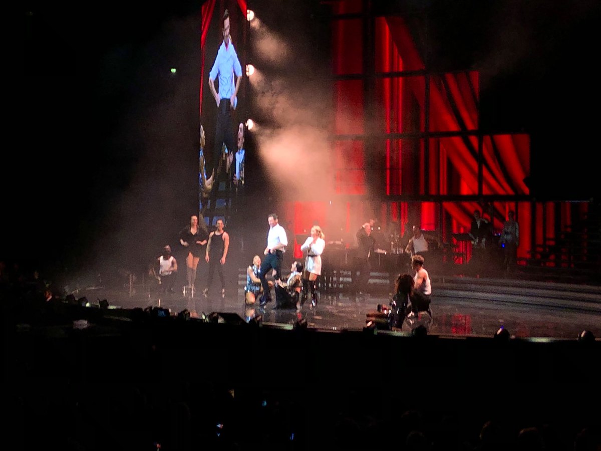 Beckelon's tweet photo. Okay @RealHughJackman is definitely one of the best entertainer I’ve ever seen, thanks for the amazing and fun evening in Cologne #TheManTheMusicTheShow https://t.co/VzWNKHuGB6