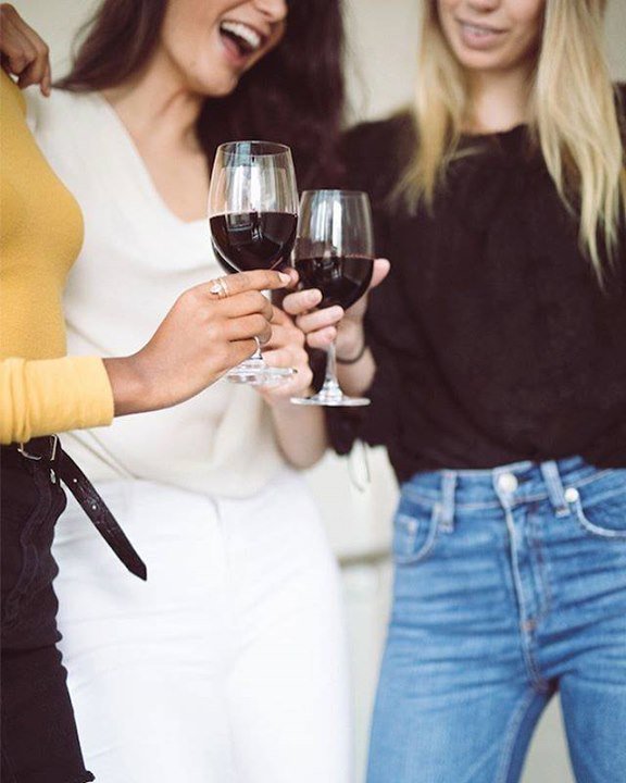 Indulge in an unforgettable girls weekend with our Girlfriend Getaway package and enjoy a luxury suite, champagne upon arrival and much more. | #rwhotelgeorgia bit.ly/2HvbUOk