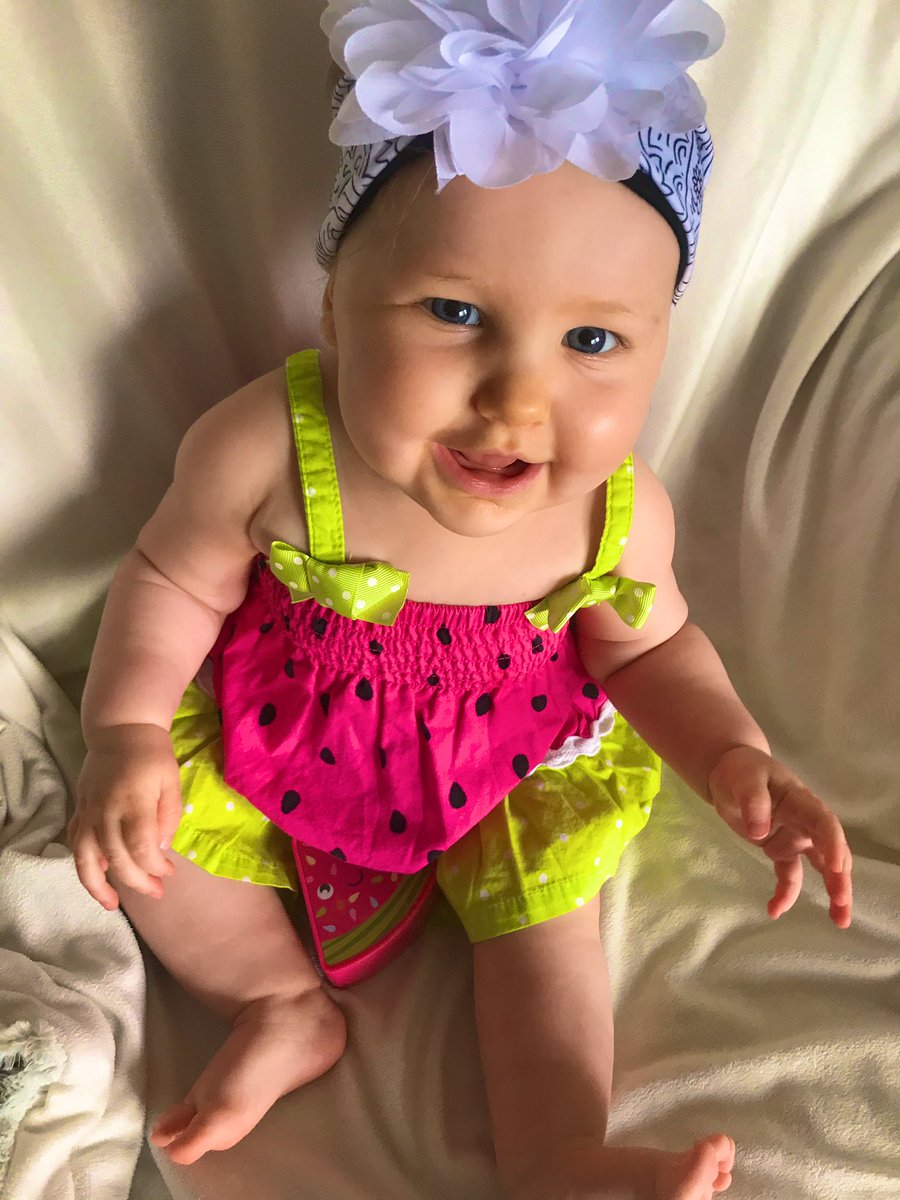 melamomma07's tweet image. I just want a fancy camera to make these more professional
But my baby is 7 months 💚🍉