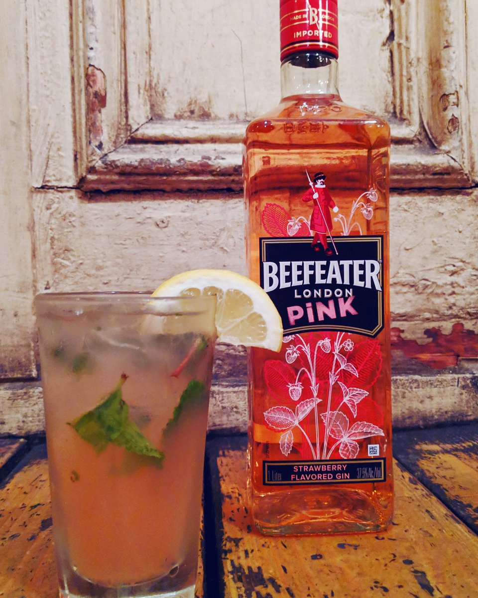Come try our new cocktail "In The Pink" made with Beefeater strawberry flavored gin, mint , and fresh lemon juice. Just in time for the good weather!
•
•
•
•
#happyhour #cocktails #cheers #bartender #mixology #cocktail #drinks #mixologist #booze #craftcocktails #bartenders