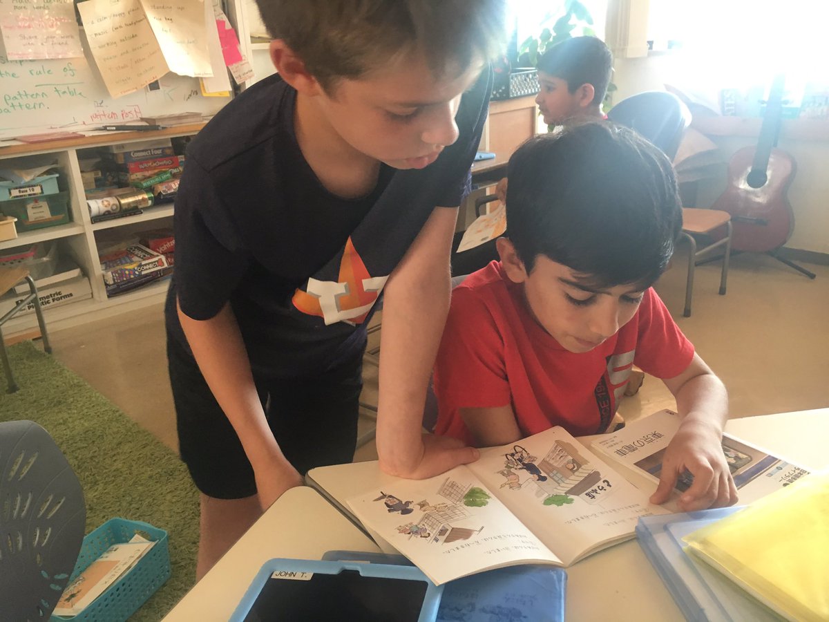 Hirasensei's tweet image. Grade 3 Japanese as an additional class students LOVE reading Tadoku library level 0 and level 1 books. It is great to see they read Japanese book for a pleasure! #pypjapanese #yislearning