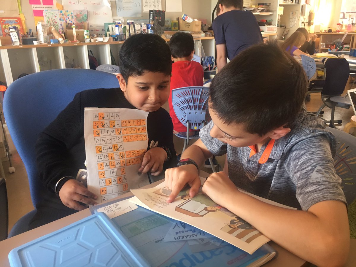 Hirasensei's tweet image. Grade 3 Japanese as an additional class students LOVE reading Tadoku library level 0 and level 1 books. It is great to see they read Japanese book for a pleasure! #pypjapanese #yislearning