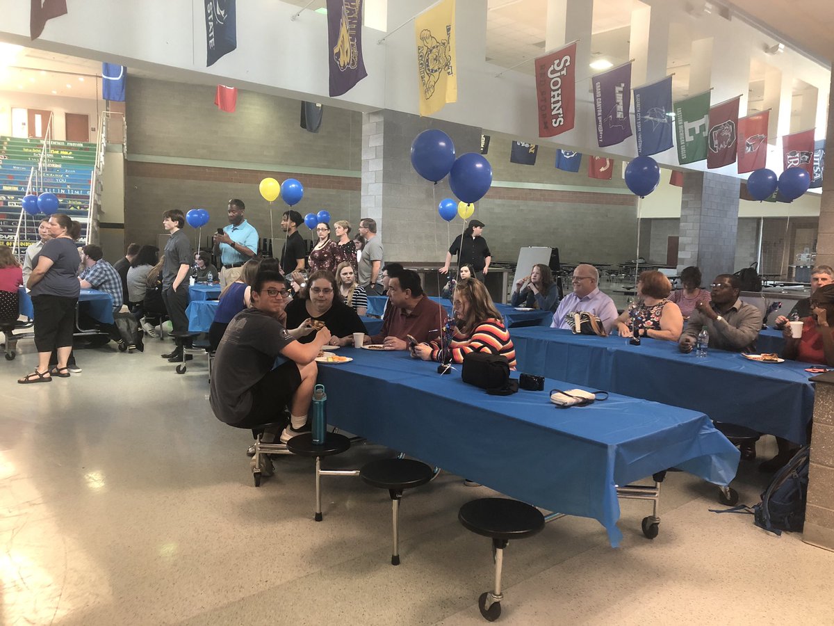 Awesome turnout tonight to support <a href="/Knights_Theatre/">Knight's Theatre</a> ITS Troupe end of year banquet! This is such a special, talented group of young people. #KHSCDAnd Seniors, we will miss you!!! 🎭💛🖤