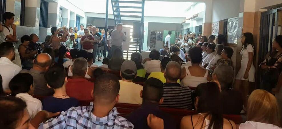 victormaderoo's tweet photo. A partir de hoy #16May el patio central del #Iutar La Victoria lleva el nombre de nuestro héroe SAMUEL MENDEZ.

Merecido homenaje a nuestro muchacho asesinado por exigir la #Libertad de Venezuela, el pasado 30 de Abril. #Aragua
Fotos: Cortesía. https://t.co/jf9cbm5jUd