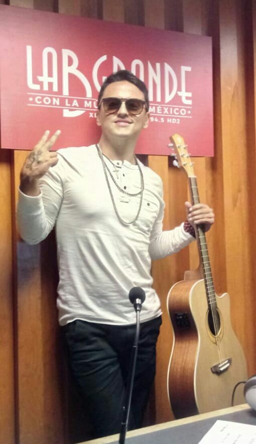 XEB1220AM's tweet photo. Nos acompañan en cabina  @lostrioficial para presentarno su nuevo material "El amor bonito". https://t.co/teDlrzVtGj