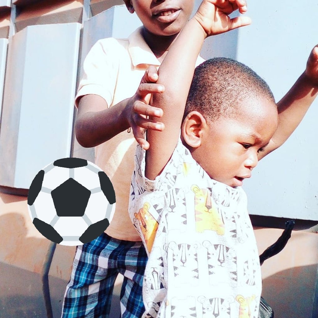 alphaou49325784's tweet photo. Nouveau revelation football mondial jeune garçon Guinée moins de 2 ans rêve d'être footballeur https://t.co/H2Twx68JAn