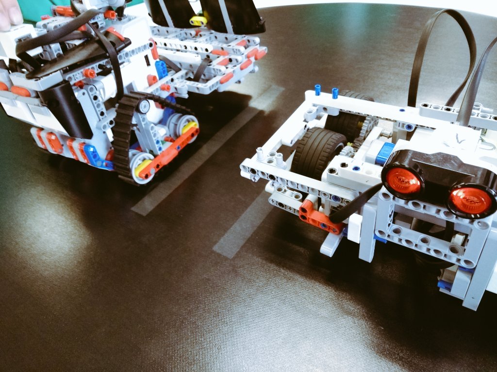 MrSchuermann's tweet photo. Growth mindset, creative thinking &amp; modern learning skills everywhere!! 

A super AWESOME day of minds-on #Peel21st fun during our annual '#MakerEd #STEAM SUMO Robotics Competition' @PeelSchools!

Great collaborating w @MrUriarte @TayloredInquiry @BC_NIX @AylesburyPDSB today 👍🤖 https://t.co/03Tq2iZwz4