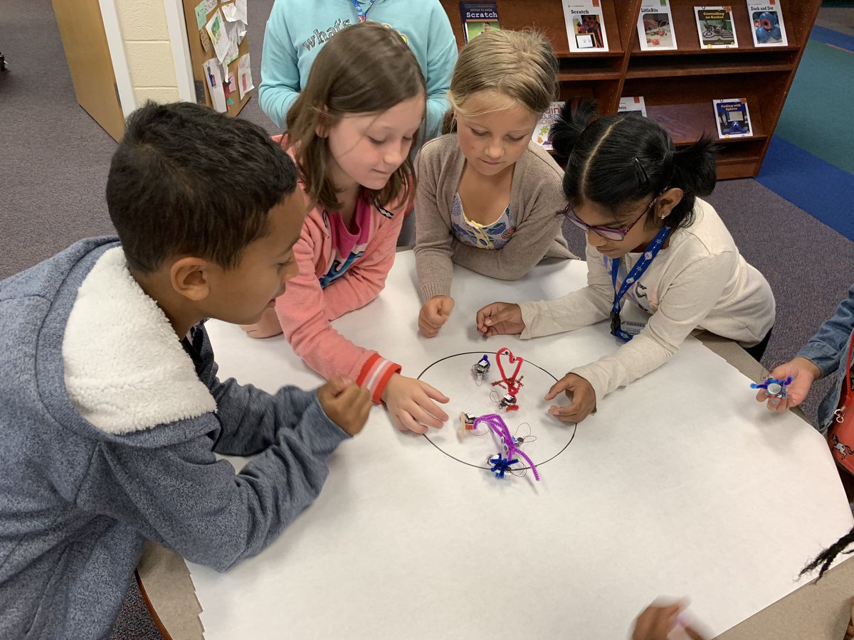 librarianmarli's tweet image. Second graders were able to battle their #Bristlebots today! To say I was pumped is an understatement. Thanks @DonorsChoose! #OdellPrimaryPride #HUGEsuccess #librarylife