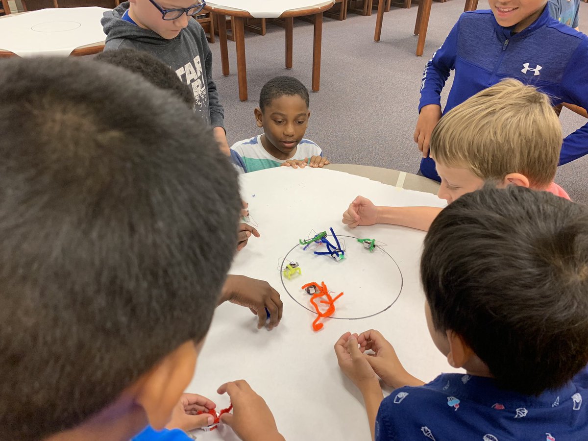 librarianmarli's tweet image. Second graders were able to battle their #Bristlebots today! To say I was pumped is an understatement. Thanks @DonorsChoose! #OdellPrimaryPride #HUGEsuccess #librarylife