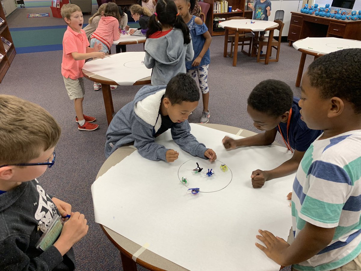 librarianmarli's tweet image. Second graders were able to battle their #Bristlebots today! To say I was pumped is an understatement. Thanks @DonorsChoose! #OdellPrimaryPride #HUGEsuccess #librarylife