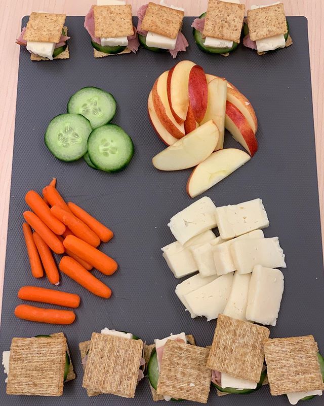 Elle was at Healthy Living School this week at Vivo. The kids got $20 to spend to create a healthy snack for their group! 🥕 🥒 🍎 🧀 #calgary #calgaryab #lisa #lisaonsocial #bloggers #yyc #yycblog #yycblogger #canadablogger #genh #vivo #healthylivingschool @vivoyourlife