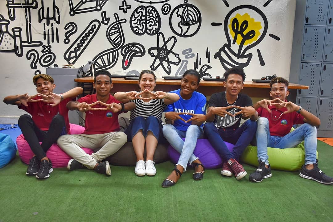 En Pasacaballos, se desarrollan iniciativas innovadoras que promueven una mejor educación para los niños, niñas y jóvenes.

Junto a #DowQuímica recorremos hoy la IE Técnica de Pasacaballos y José María Córdoba, visionando nuevos proyectos, reconociendo lo hasta ahora logrado.