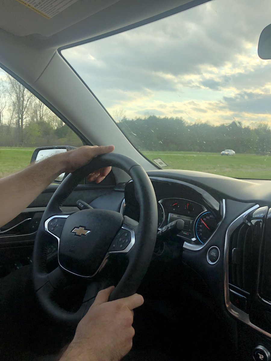 NelleCreations's tweet photo. On route to @ChooseChicago with this fancy @ChevroletCanada Traverse. #ChevyDrive https://t.co/H7RCRAe1VH
