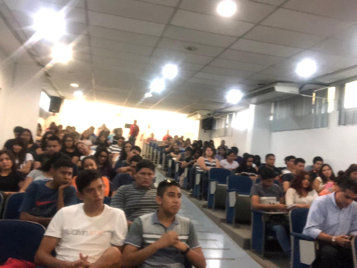 comceveracruz's tweet photo. Conferencia en el Instituto Tecnológico de Veracruz - #ITVER, acerca de la Modernización Global y las posibilidades de vinculación de la academia en el proyecto de la @VeracruzCP basados en el modelo dual, a cargo de nuestro Director General, @AbrahamWellerJr . https://t.co/F1zbJwqteK
