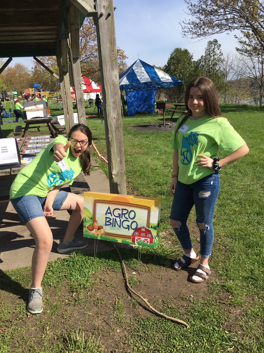 boonclass's tweet photo. Awesome day at #French day at the water festival #fsl @ Fanshawe conservation area - what an amazing group of leaders. I’m so proud to get to work with them everyday. #ExperientialLearning #francais @TVDSB  @WCIRedDevil https://t.co/XythCTAStp