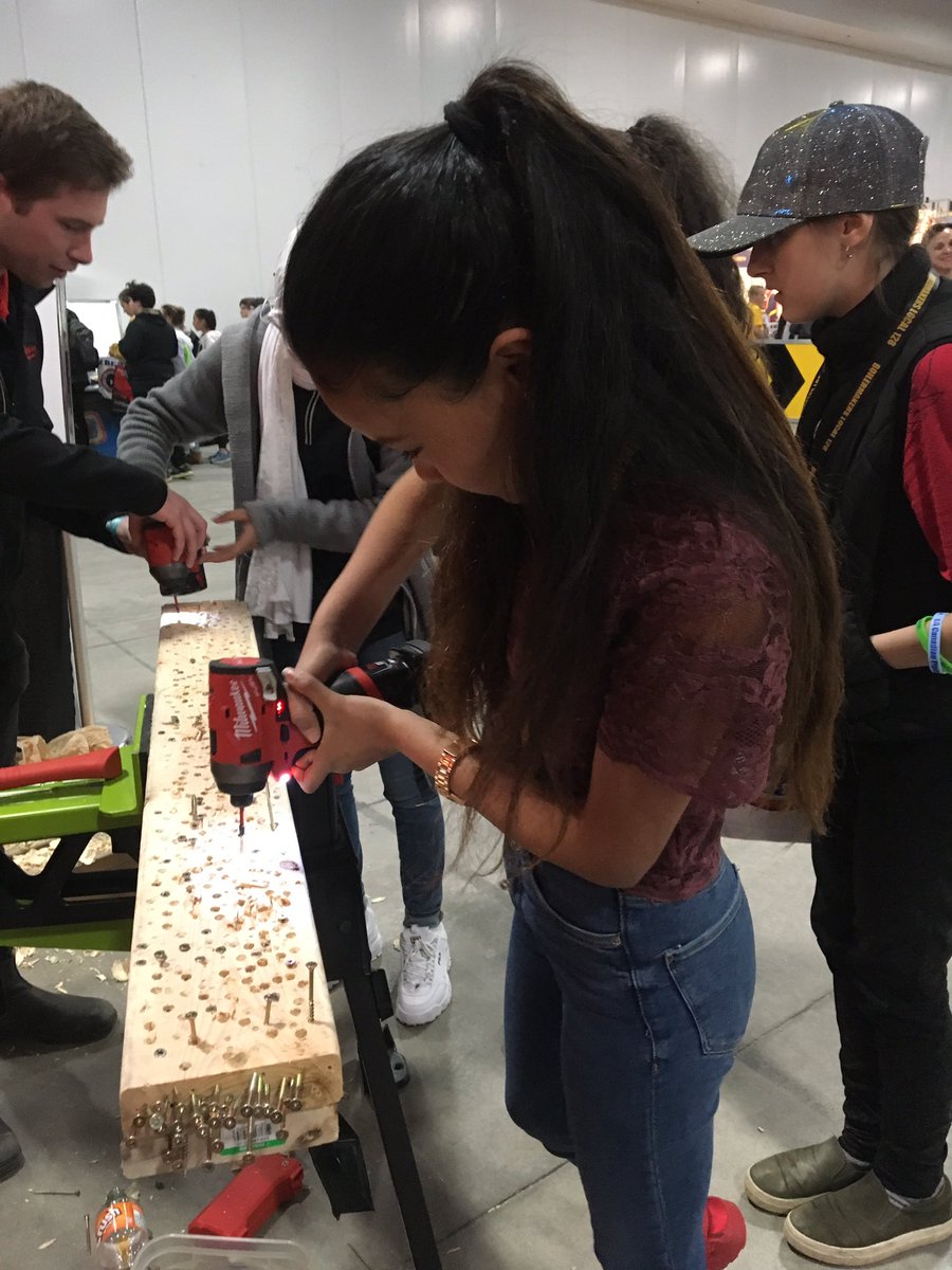 FeatherstonPS's tweet photo. Our intermediate Ss had the opportunity to experience the skilled trades! @OntConstSec #FutureBuildingON @OCDSB @megmit85 @teachconley https://t.co/BtIikToI0X