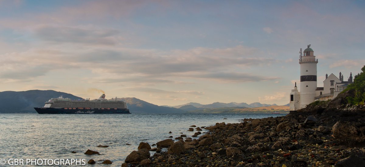 GBRPhotos's tweet photo. Mein Schiff 5 and Hebridean Sky @discinverclyde @MeinSchiff5 on the Clyde https://t.co/6EsKA5wHNu