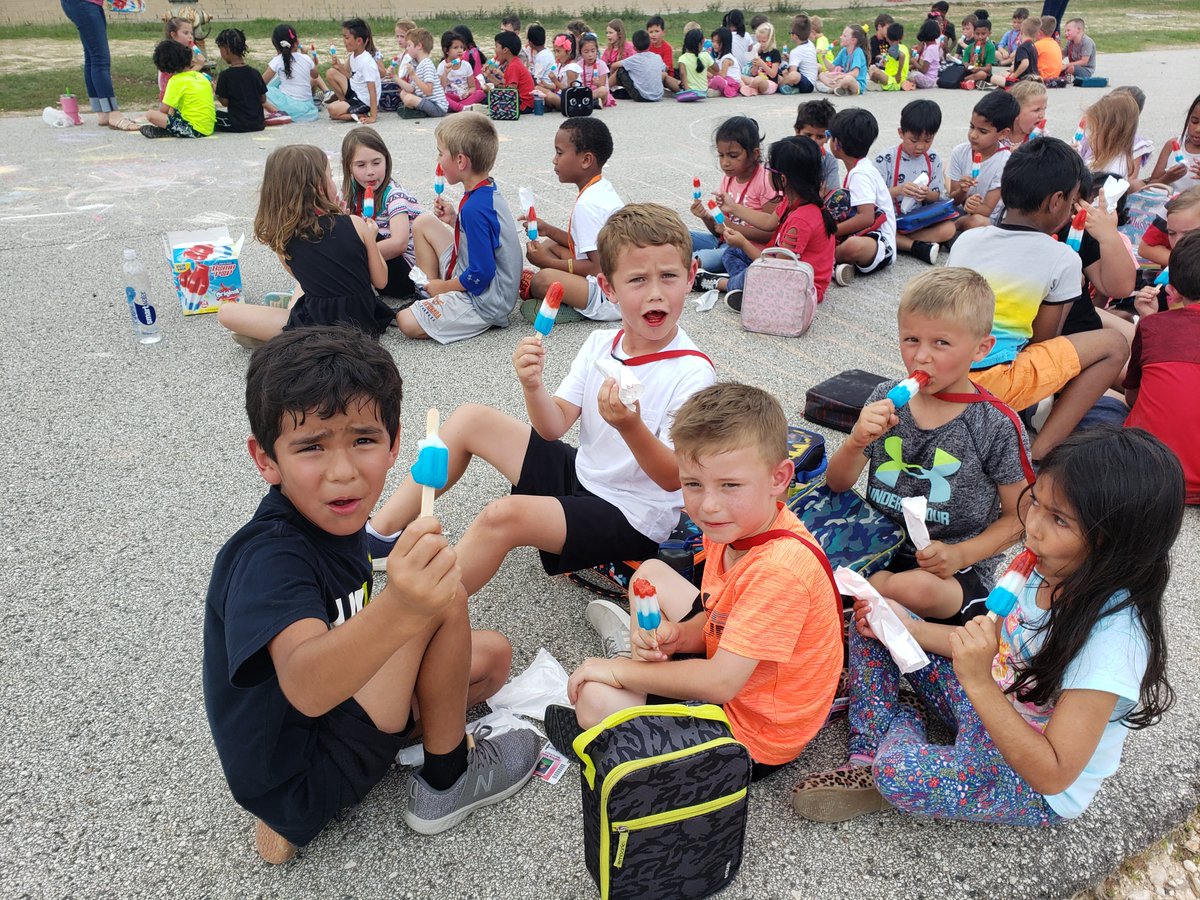 MrsCorinaSolis's tweet photo. P is for Popsicle Party! #yum https://t.co/0ZjbAKcxrI