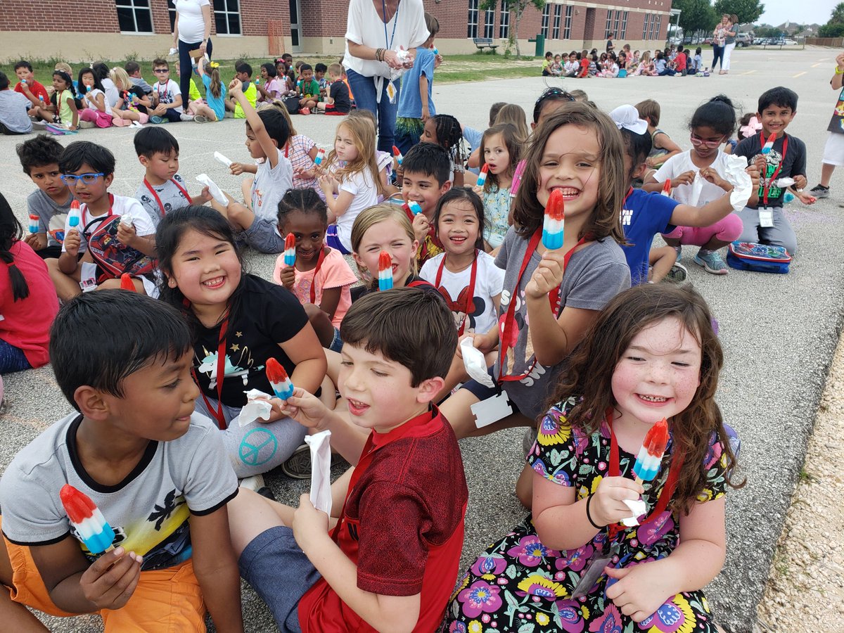 MrsCorinaSolis's tweet photo. P is for Popsicle Party! #yum https://t.co/0ZjbAKcxrI