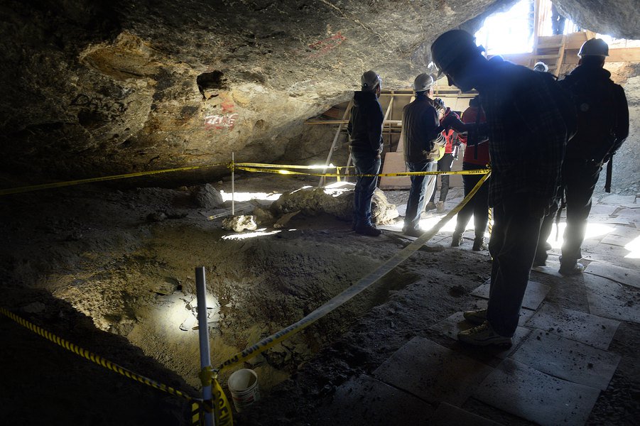 Thoughtless thieves break into western Utah's Danger Cave and steal not only priceless artifacts dating more than 11,000 years, but electrical light fixtures and safety equipment from the protected state park: sltrib.com/news/2019/05/1…