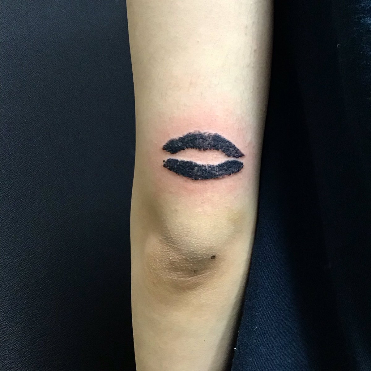 新宿タトゥー Fox Gate Tattoo En Twitter 腕 キスマーク 5月17日本日も営業中 和彫りからワンポイント トライバル B Gまでオールジャンル対応のタトゥースタジオ 東京新宿fox Gate Tattoo 新宿駅徒歩7分 個室ブース完備 その他のタトゥー作品はコチラ