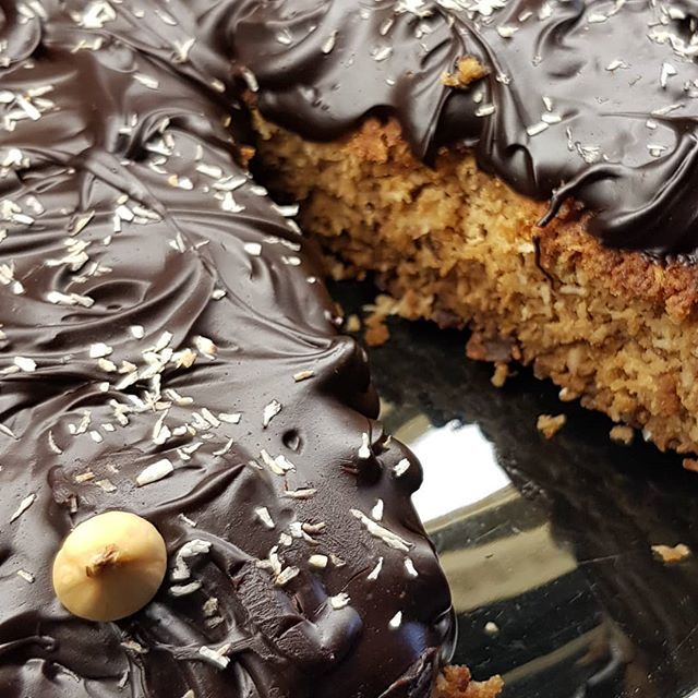 Whatever you are going through, remember to make time for cake.

#chocolate #beantobar #coconutcake #specialitychocolate #choctree bit.ly/30t43JR