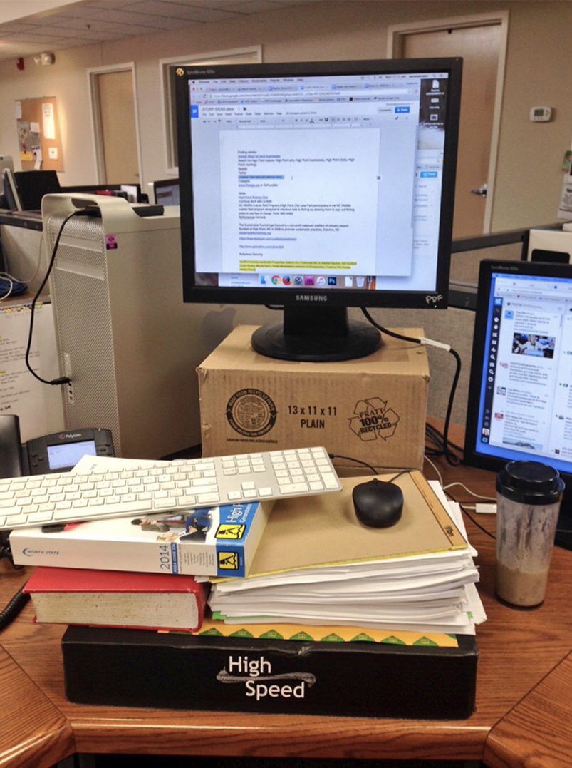 stephaniebutzer's tweet image. We were talking about standing desks the other day in the newsroom. 

I was ahead of the curve with this incredible invention (by ahead of the curve, I mean broke). I used this baby for a full year. #DIYfail #solidengineering