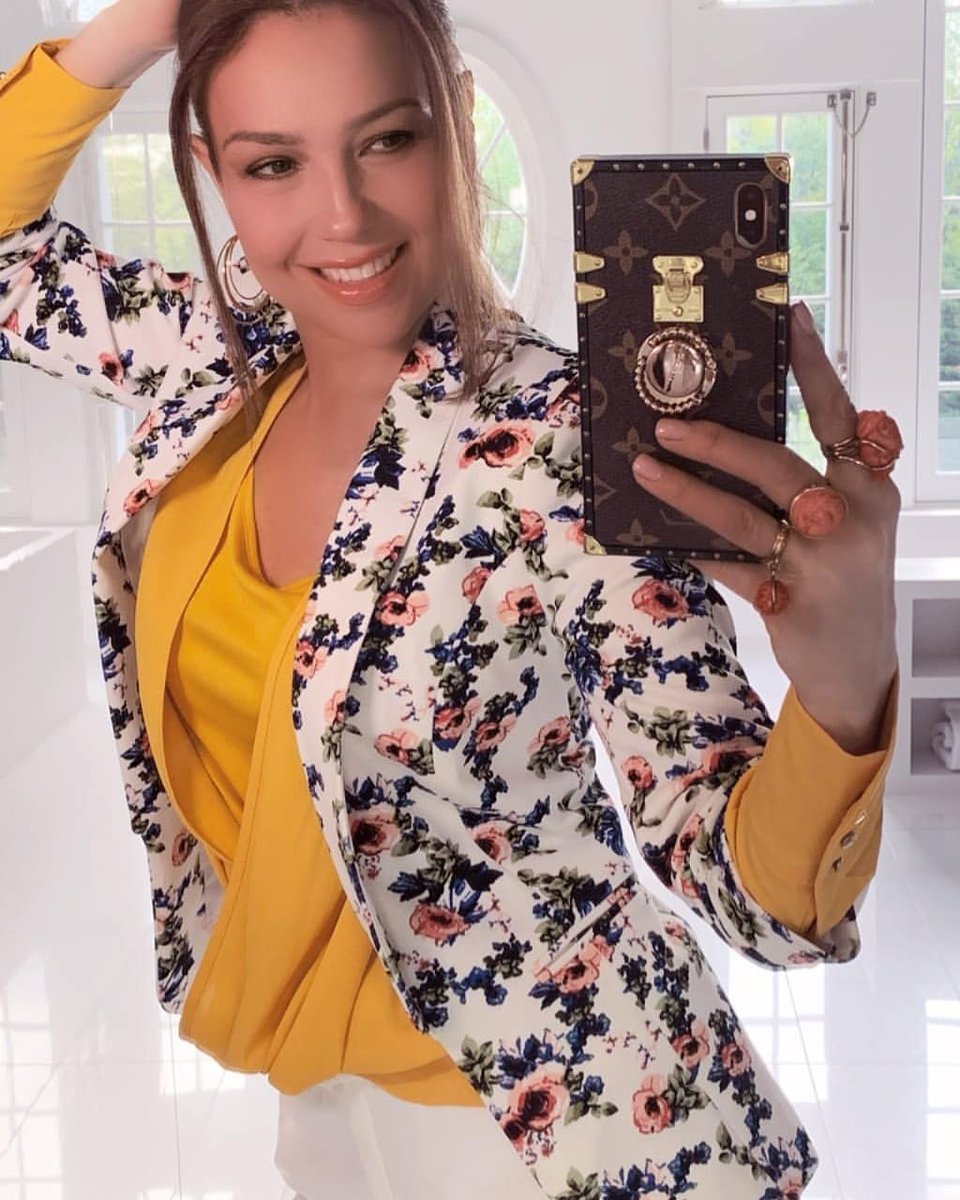 NatividadFonsec's tweet photo. #Thalia
#ThaliaSodi
#PromodaMexico
luciendo la nueva colección de @thalia en @PromodaOutlet esta nuestra #EmperatrizDeLaBelleza💄
@thalia_ctnh2iMS @thalia_fcctnh2i #CTNH2MS #Natyamor❤ https://t.co/w0FVk2a1Lg