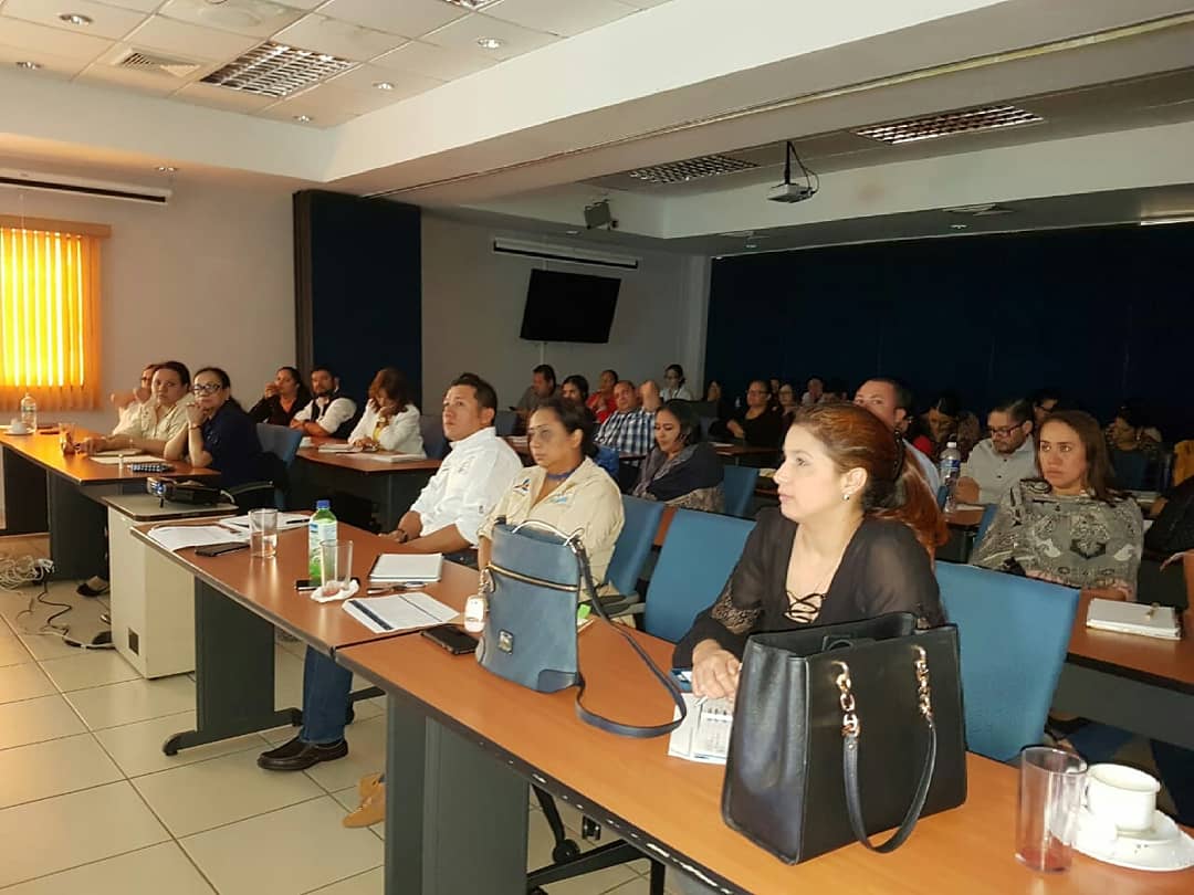 sernaHN's tweet photo. #DeInteres 🙋🏻♂ #MiAmbiente+ ♻ recibe directrices por parte de #SCGG previo al inicio de la Planificación Operativa Gubernamental 2020, con innovadoras vinculaciones entre el Plan Estrategico de Gobierno, los Objetivos de Desarrollo Sostenible y a los POA Institucionales. https://t.co/JaJOt3OVcq