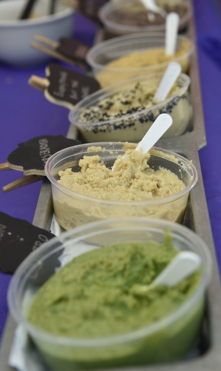 LakeFong's tweet photo. Missed today's Opening Day of Market Square Farmers Market? Don't worry, the Market runs every Thursday from May 16 - October 31, 10:00 a.m. - 2:00 p.m. #FarmersMarkets #Pittsburgh #MarketSquare #DowntownPittsburgh #TwoAcreFarm #HelloHummus @hellohummus @TwoAcreFarm #AndrewsFarm https://t.co/9ySvq31Ydp