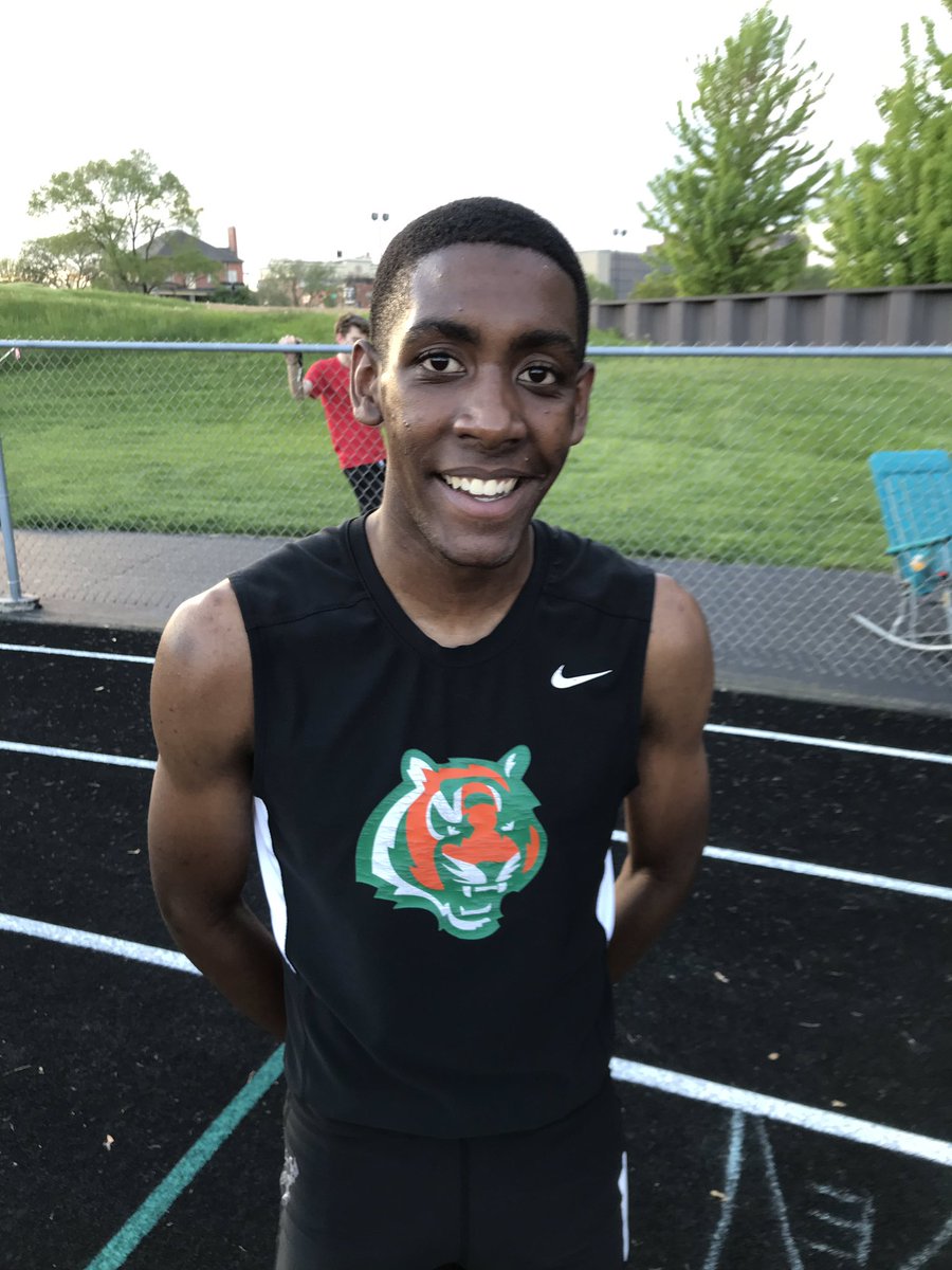 Emmanuel Angomas runs a great race with a lot of traffic and bumping to take 1st in the 800m and qualify for State!!! Sectional Champ!!!
